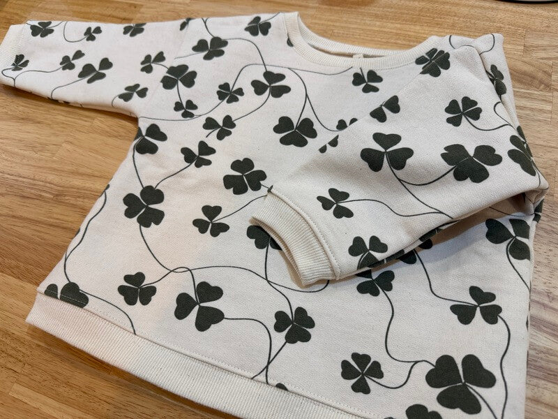 裏起毛であたたかい、四葉が隠れたクローバースウェット｜ORGANIC ZOO
