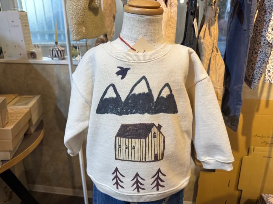 絵本のような世界をまとう｜ORGANIC ZOO Cabin Adventure Sweatshirt