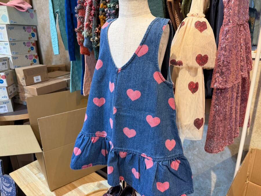 ハートにときめく、大人可愛いデニムドレス｜Konges Sløjd MAGOT DRESS