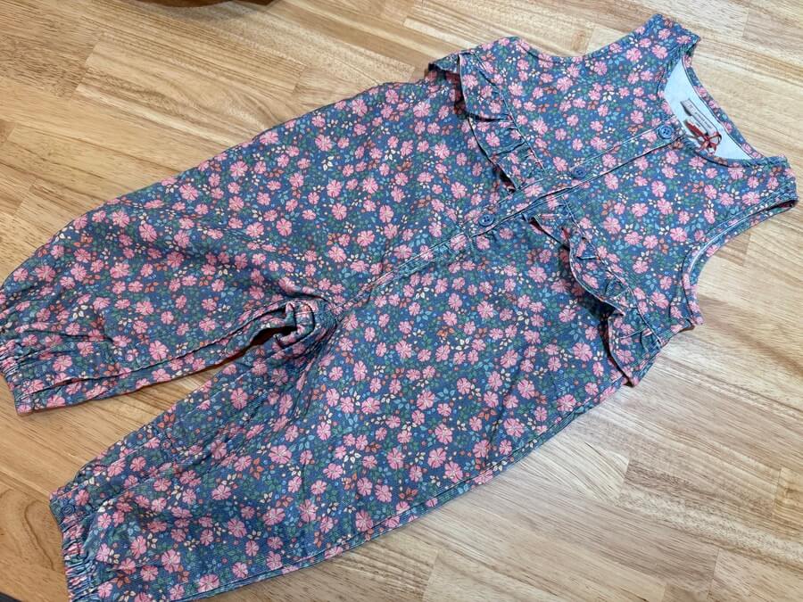 やさしさと可憐さを、毎日の一着に。｜Konges Sløjd フリルロンパース