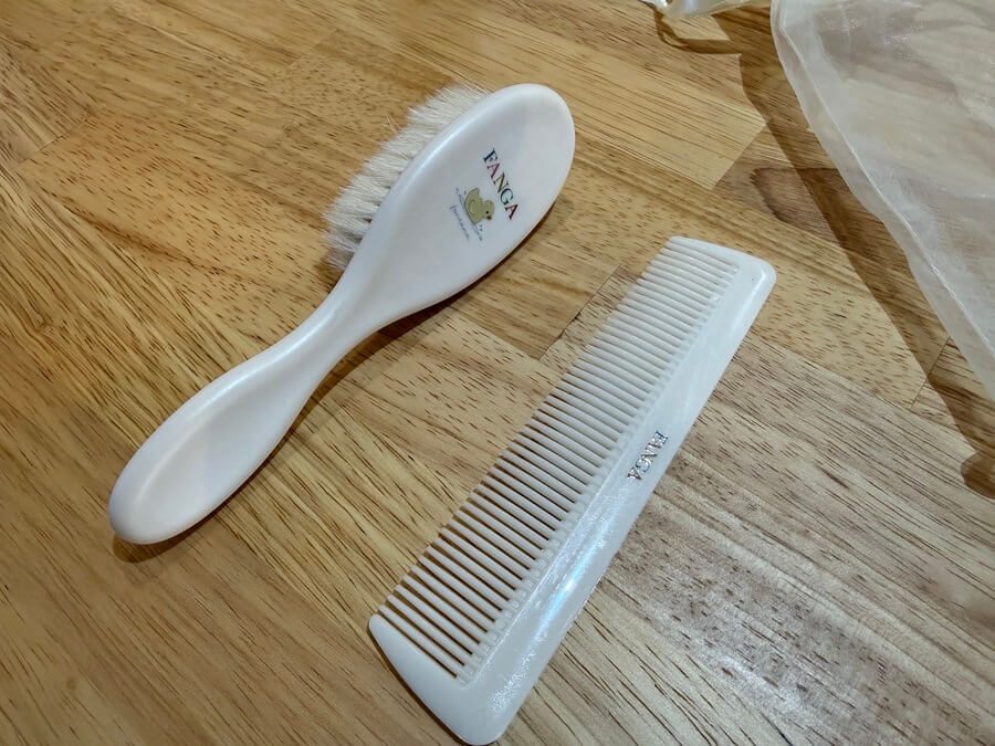 赤ちゃんの頭皮に、やさしいはじまりを｜Konges Sløjd ベビーヘアブラシセット