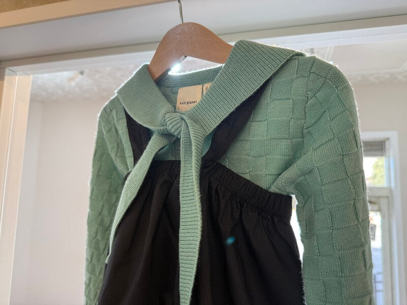 淡いグリーンが映える、REGINA - ASHのやさしい装い