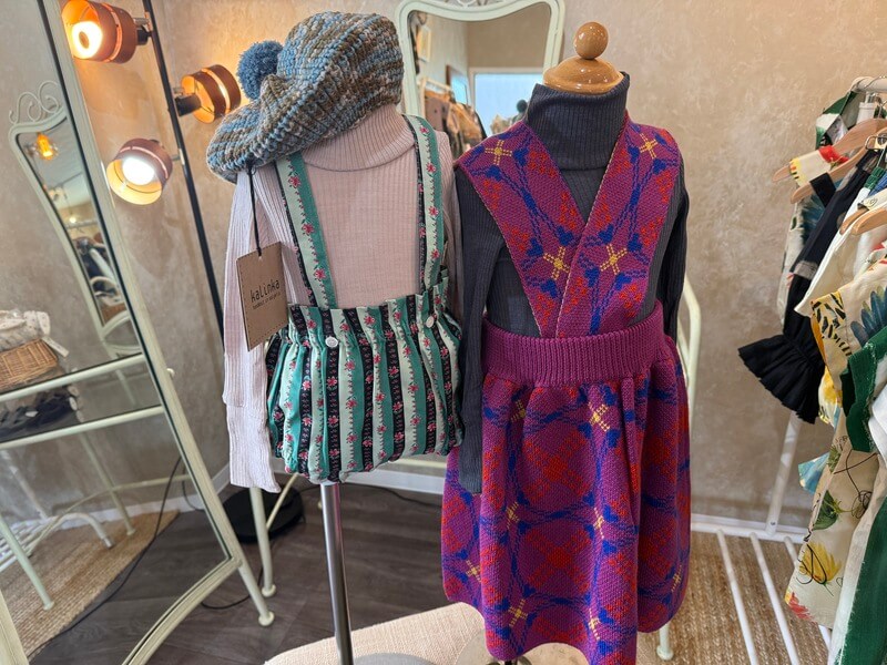 光の中で揺れる、Violet Dreamのやさしいレイヤード