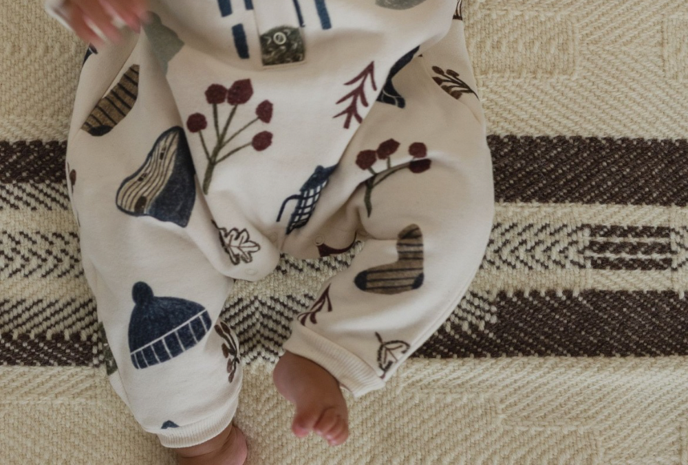 「Cosy Wild Onesie Undyed｜日常に寄り添うオーガニックのやさしさ」