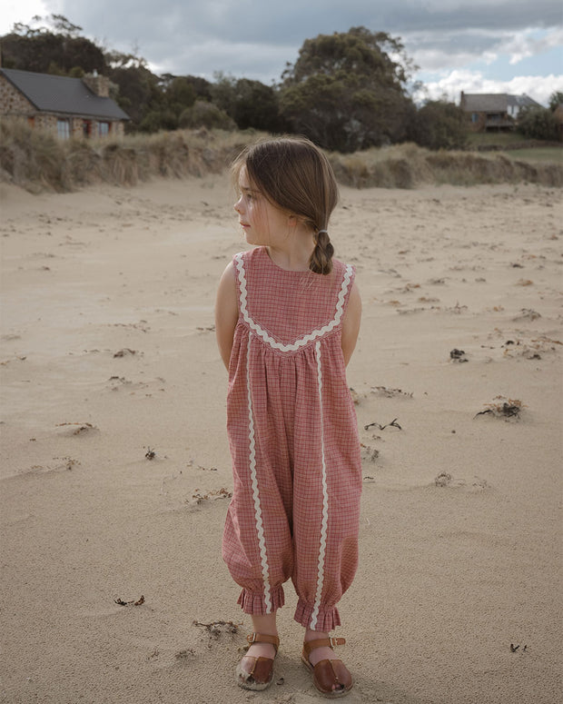 Son and Daughter Rami Jumpsuit 着用イメージ レース装飾
