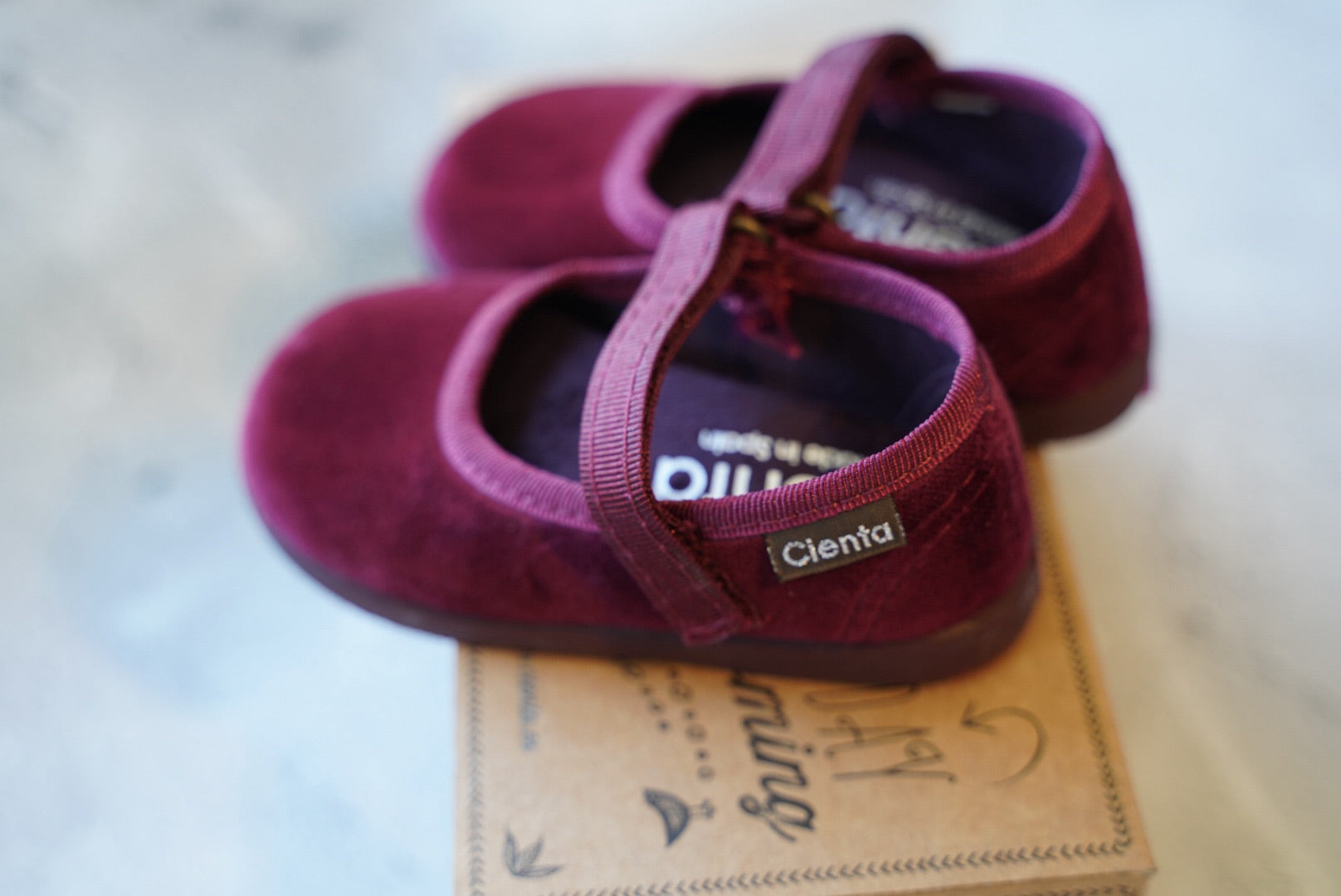 【cienta】ベルクロワンストラップ/velour Burgundy(400-075)