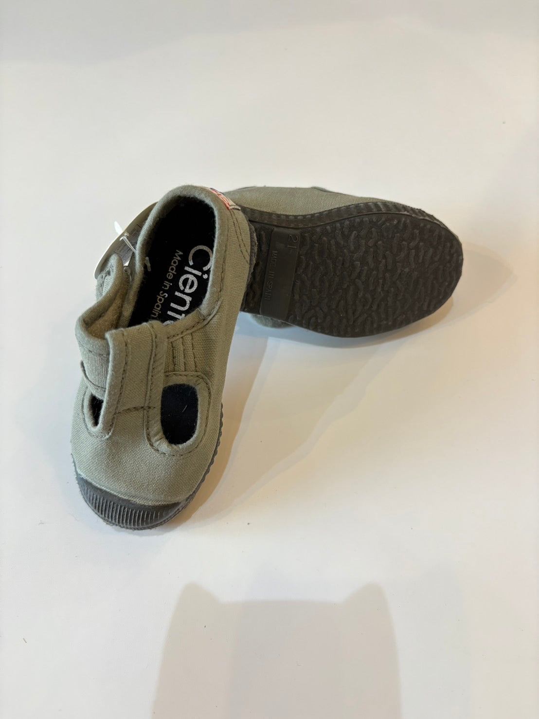 【cienta】Tストラップ/dyed Cemento(77N-997)