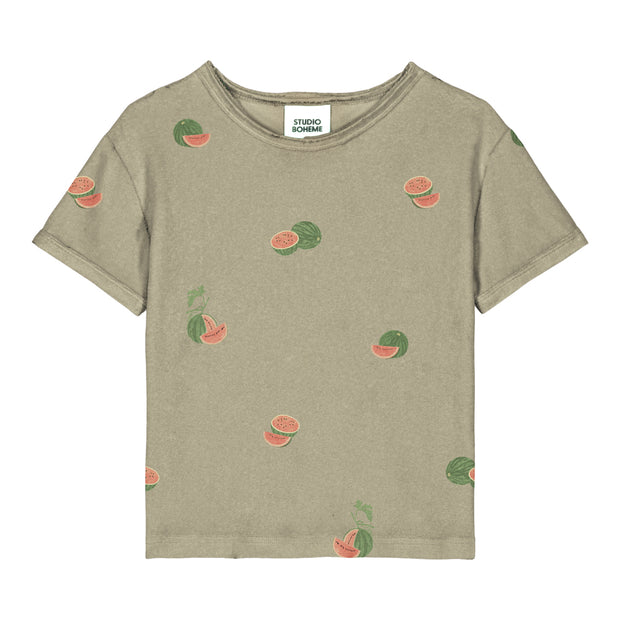 Studio Boheme TSHIRT ESSENTIAL ゴールデングリーン／ウォーターメロン バイカラーTシャツ 着用イメージ