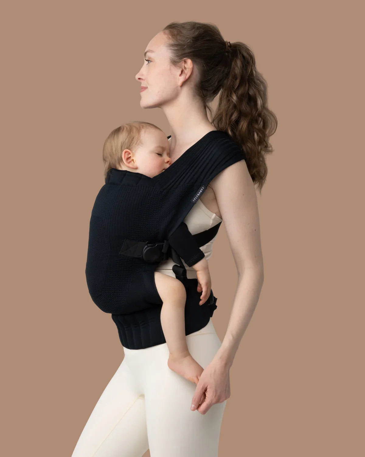 FLYBABY Toddler Carrier Black 横から見た着用例