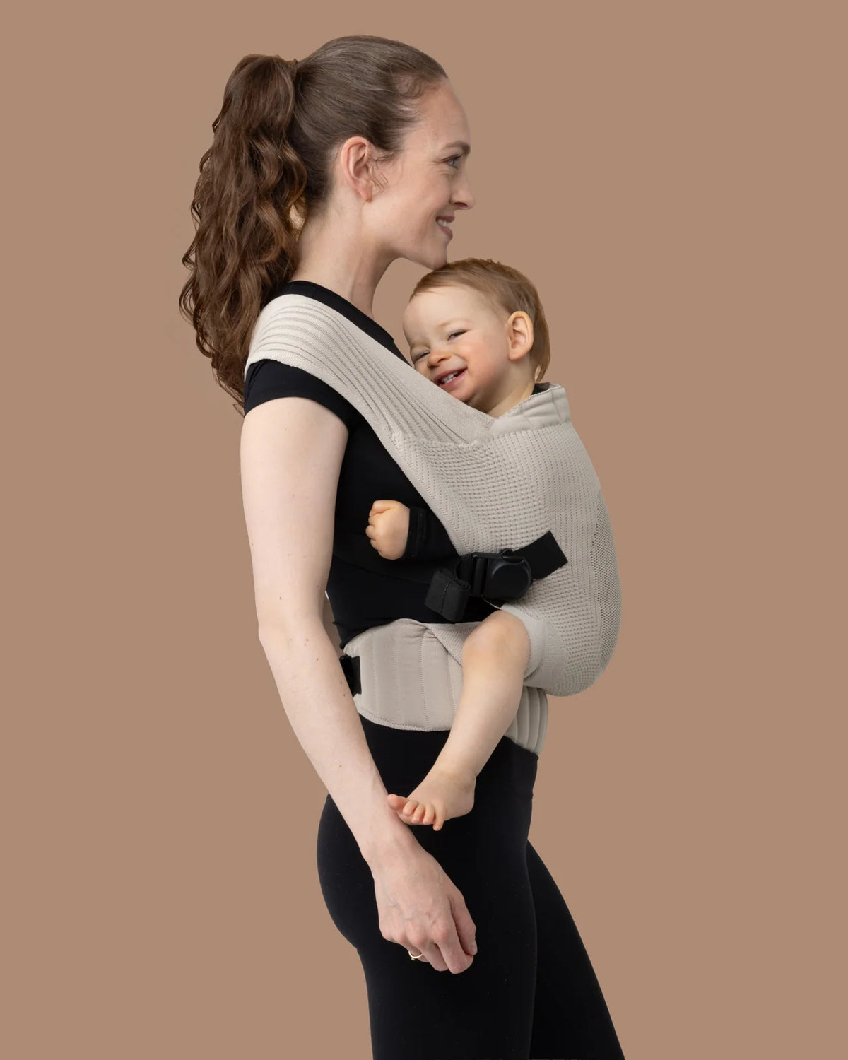 FLYBABY Toddler Carrier Cream 着用写真 2