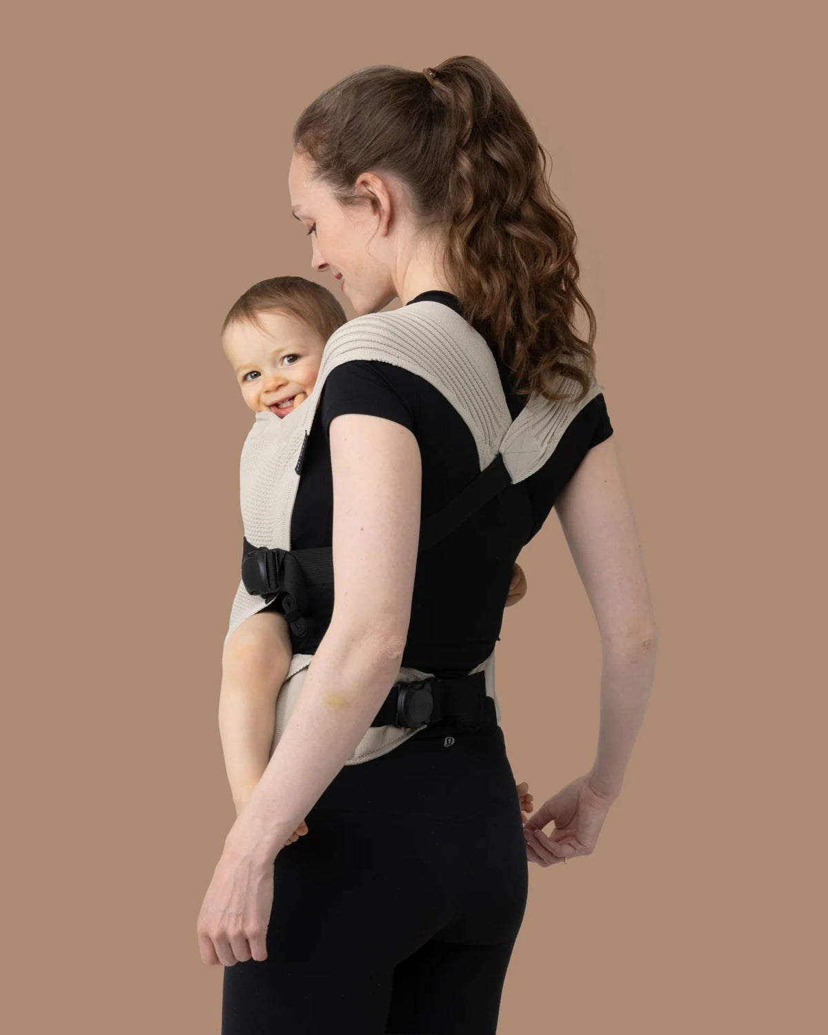 FLYBABY Toddler Carrier Cream 着用写真 3