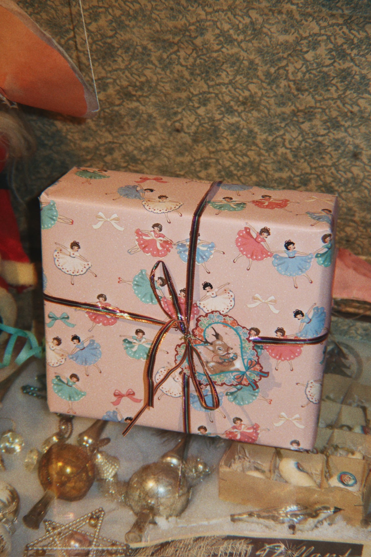 【Konges Sløjd】WRAPPING PAPER - DEER DIARY GREEN