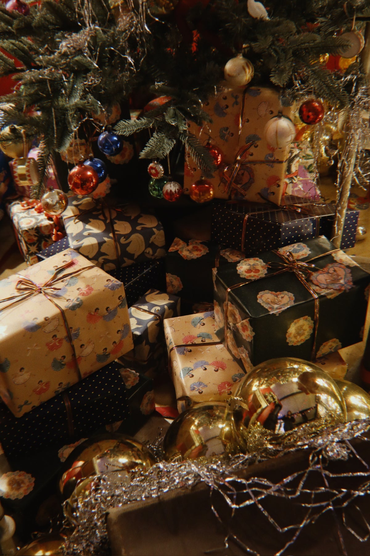 【Konges Sløjd】WRAPPING PAPER - DEER DIARY GREEN